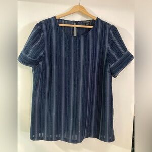 Banana Republic striped navy top, size L. EUC. Short sleeve.